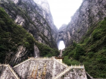 VW ID.R na Tianmen Mountain Big Gate Road